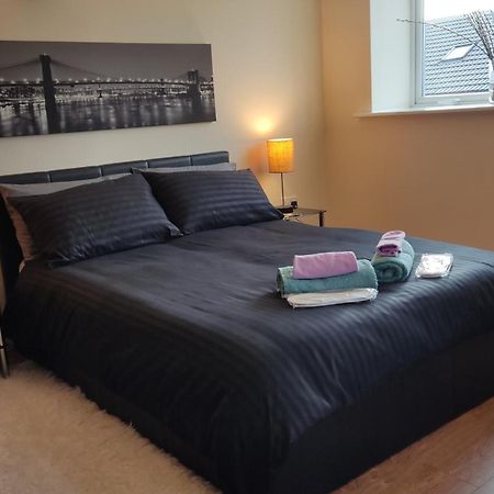 Modern 1-Bed Flat In Wigan Apartment Екстериор снимка