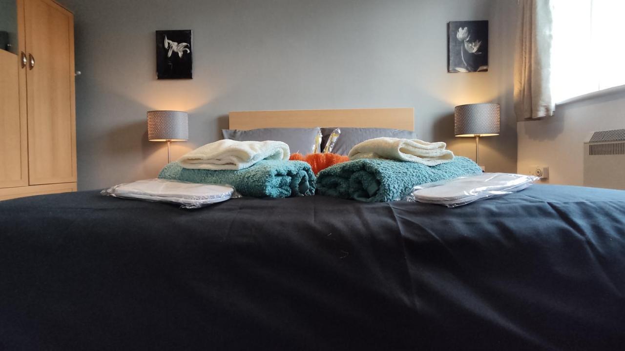 Modern 1-Bed Flat In Wigan Apartment Екстериор снимка
