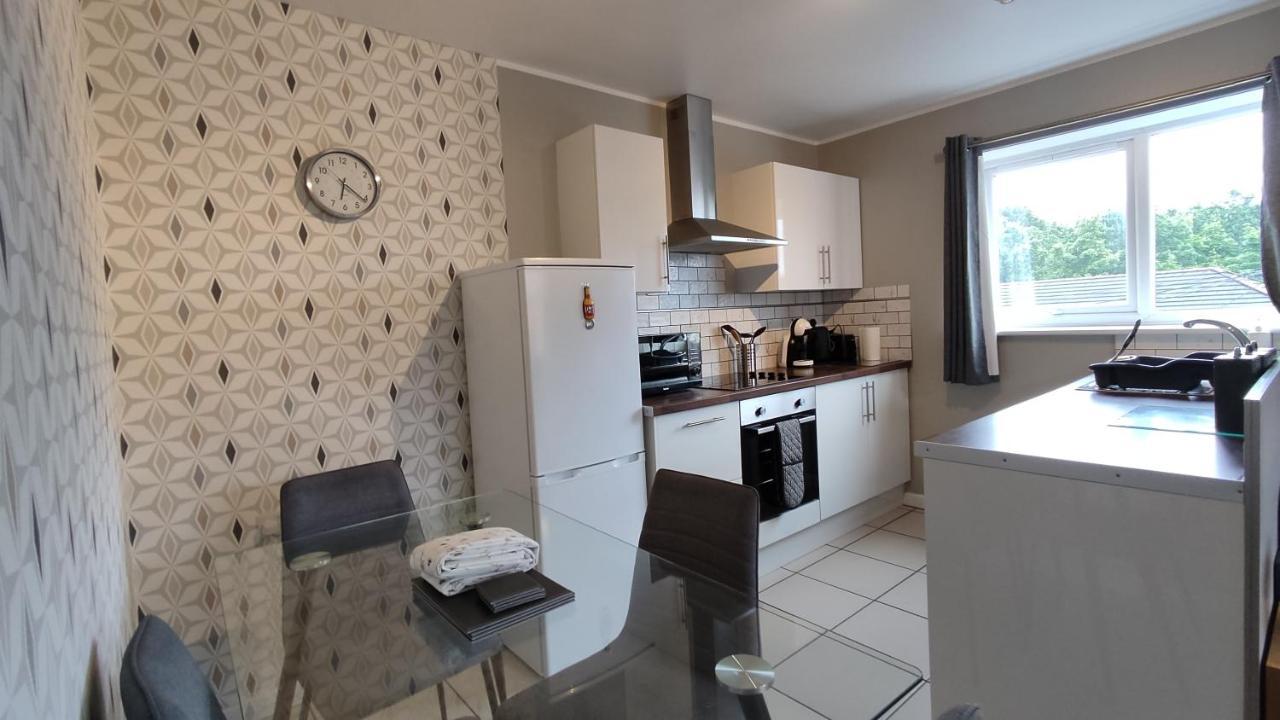 Modern 1-Bed Flat In Wigan Apartment Екстериор снимка